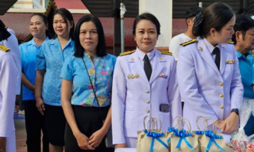 ร่วมพิธีเจริญพระพุทธมนต์และทำบุญตักบาตรถวายพระราชกุศล