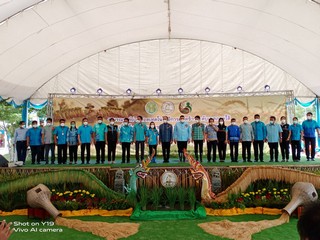 497823